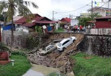 பினாங்கில் நிலச்சரிவு – 2 கார்கள் சேதம்