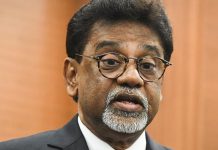 பொதுநல விளம்பரப் பலகையில் சாயம் வீசி சேதம்