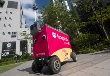 சிங்கப்பூரில் அறிமுகமாகியது ஃபூட்பாண்டாவின்(foodpanda) தானியங்கி ரோபோ.