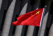 மாணவர்களைக் கவர பெண்களைப் பயன்படுத்துவதா?