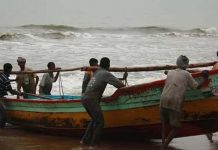 இலங்கை மீனவர்களை இந்திய கடற்படை தாக்கியதாம்?