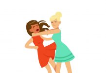 பொறாமையால் சக மாணவிகளால் தாக்குதலுக்குள்ளான 12 வயது சிறுமி; காணொளியை பகிரவேண்டாம் என போலீஸ் எச்சரிக்கை!