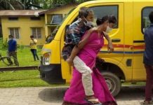 கொரோனாவால் பாதிக்கப்பட்ட மாமனாரை முதுகில் சுமந்து சென்று, மருத்துவமனையில் சேர்த்த சிங்கப்பெண்!