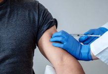 நாட்டிலுள்ள பெரியவர்களில் 50 விழுக்காட்டினர் பூஸ்டர் தடுப்பூசி செலுத்திக் கொண்டுள்ளனர்