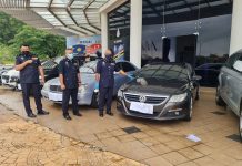 சொகுசுமாடி குடியிருப்பில் வெளிநாட்டினர் விட்டுச் சென்ற கார்கள் குறிவைத்து திருட்டு; ஆறு பேர் கைது