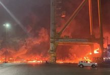 துபாய் துறைமுகத்தில் நிறுத்தி வைக்கப்பட்ட சரக்குக் கப்பலில் தீ.