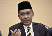 தேர்தலின் பின்னர் அரசாங்கத்தை அமைக்க பெரிகாத்தான் நேசனலுடன் இணைந்து பணியாற்ற தேசிய முன்னணி ஒத்துழைக்கும் என்கிறார் தக்கியுடின்