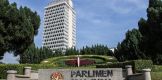 கோவிட்-19 தொற்றினால் நாடாளுமன்ற அதிகாரி உயிரிழந்தார்