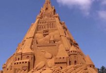 மிகப்பெரிய மணல் சிற்ப மாளிகை