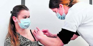 இங்கிலாந்தில் புது வகை கொரோனா: தடுப்பூசியை வேகப்படுத்துவதில் அரசு மும்முரம்