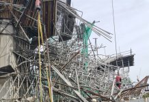 Perancah runtuh 1 mati, 2 cedera