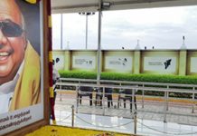 கவிக்கோ வைரமுத்து தனது பிறந்த நாளில் கலைஞர் நினைவிடம் சென்று மரியாதை செலுத்தினார்