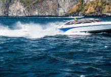 மீனவர்களின் வேக படகை மோதியவர் இருளில் ஓடி மறைந்தார்; விபத்தில் மீனவர் ஒருவர் பலி- மற்றொருவர் படுகாயம்