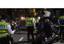 கோலாலம்பூரில் ஆபத்தான முறையில் மோட்டார் சைக்கிளோட்டிய 15 வயது சிறுவன் உள்ளிட்ட 6 பேர் கைது