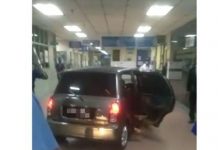 தந்தைக்கு மாரடைப்பு: அவசர சிகிச்சை பிரிவின் நுழைவாயின் உள்ளே காரை நிறுத்திய மகன்