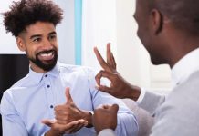 சர்வதேச சைகை மொழியின் வரலாறு மற்றும் முக்கியத்துவம்