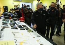 குறைந்தது நான்கு நகை கொள்ளைச் சம்பவங்களுடன் தொடர்புடைய 23 நபர்களை போலீசார் கைது செய்தனர்