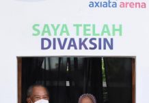 முன்னாள் பிரதமர் முஹிடின் மற்றும் அவரின் துணைவியார், கோவிட்-19 பூஸ்டர் தடுப்பூசியை இன்று செலுத்திக்கொண்டனர்