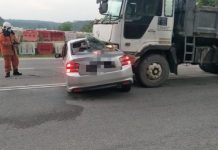 பள்ளிக்குச் சென்ற ஆசிரியரின் கார் லோரியுடன் மோதியதில் ஆசிரியர் பலி