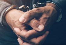 3 வயது குழந்தையை முதல் மாடியில் இருந்து வீசியதோடு 40 நாள் கைக்குழந்தையை தரையில் வீசிய நபர் கைது