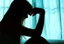 Polis merakam keterangan pengarah