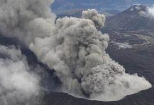 Gunung Aso di Jepun meletus, asap dan debu setinggi 3.5km