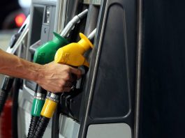 RON97 விலை RM4.65 ஆகவும், RON95 விலை RM3.92 ஆகவும், டீசல் விலை RM4.87 ஆகவும் குறைந்துள்ளது.