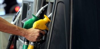 RON97 விலை RM4.65 ஆகவும், RON95 விலை RM3.92 ஆகவும், டீசல் விலை RM4.87 ஆகவும் குறைந்துள்ளது.