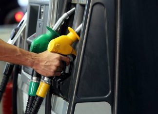RON97 விலை RM4.65 ஆகவும், RON95 விலை RM3.92 ஆகவும், டீசல் விலை RM4.87 ஆகவும் குறைந்துள்ளது.
