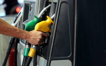 RON97 விலை RM4.65 ஆகவும், RON95 விலை RM3.92 ஆகவும், டீசல் விலை RM4.87 ஆகவும் குறைந்துள்ளது.