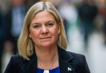 சுவீடனின் முதல் பெண் பிரதமராக பதவியேற்ற சில மணி நேரங்களிலேயே மக்டலேனா ஆண்டா்சன் ராஜினாமா !