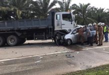 Tiga sekeluarga maut bertembung lori pasir