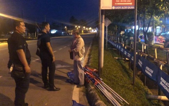 Cabut-bendera-pdrm-pic