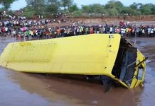 கென்யாவில் திருமணத்தில் பங்கேற்க சென்றவர்கள் பயணித்த பேருந்து ஆற்றில் கவிழ்ந்ததில் 23 பேர் பலி!