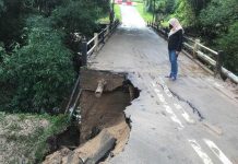 பாறை சரிவு காரணமாக பத்து லாடா பாலம் தற்காலிகமாக மூடப்பட்டது