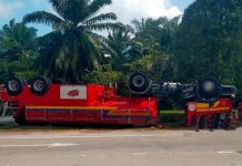 தீயணைப்பு இயந்திரம் கவிழ்ந்ததில், உதவி ஓட்டுநருக்கு காயம்!