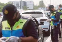 போலீஸ்காரரை பணி செய்ய விடாமல் தடுத்த முதியவருக்கு 2,000 ரிங்கிட் அபராதம்