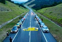 அவசரப் பாதையில் காரை நிறுத்தி புகைப்படம் எடுப்பதா?