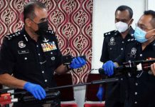 போலி துப்பாக்கிகளை விற்ற கிரேன் ஓட்டுநர் கைது