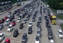 கோலாலம்பூர் – காராக் நெடுஞ்சாலை விபத்து – 20 கி.மீட்டர் வரை வாகன நெரிசல்