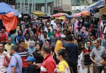 மலேசிய மக்கள் தொகையில் 110:100 விகிதத்தில் ஆண்கள் தொகை பெண்களை விட அதிகமாக உள்ளது – பிரதமர்