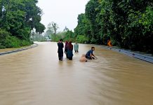 வெள்ளம், நிலச்சரிவு காரணமாக கிளாந்தானில் 14 வழித்தடங்கள் மூடப்பட்டன