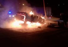 பல்நோக்கு வாகனம் (MPV) சாலைத் தடுப்பில் மோதி, கவிழ்ந்து தீப்பிடித்தது; ஓட்டுநர் உடல் கருகி மரணம்