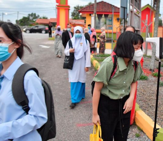 பள்ளிகளில் இனி முகக்கவசம் கட்டாயமில்லை