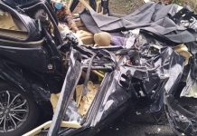 வாகனங்கள் நேருக்கு நேர் மோதல் – பெற்றோரும் 2 குழந்தைகளும் சம்பவ இடத்திலேயே பலி