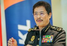 ஊழலை எதிர்த்துப் போராடுவதில் ஊடகங்கள் முக்கியப் பங்காற்றுகின்றன என்கிறார் அசாம் பாக்கி