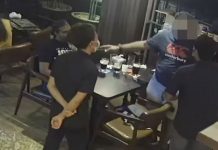 தான் கேட்ட தமிழ் பாடலை மாற்றாததால் கோபமடைந்த வாடிக்கையாளர் உணவக பணியாளரை அறைந்தார்