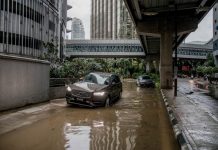 பொதுமக்கள் வெள்ளம் சூழ்ந்த பகுதிகளைத் தவிர்க்கவும், கவனமாக வாகனங்களை ஓட்டவும் முயற்சியுங்கள் – பிரதமர் வேண்டுகோள்