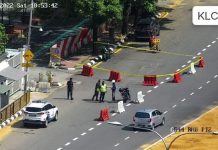 சாலையில் வண்டல் மண் படிவு காரணமாக இந்தோனேசிய தூதரகத்திற்கு முன்பாக உள்ள இரு சாலைகள் போக்குவரத்துக்கு மூடப்பட்டன