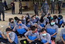 கைது செய்யப்படுவதைத் தவிர்க்க சீருடையை தவிர்த்த வெளிநாட்டுத் தொழிலாளர்கள் 33 பேர் கைது